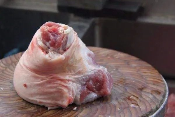 “肉瘾发作”请假半天,领导批准“注意身体”,肉瘾发作咋理解?