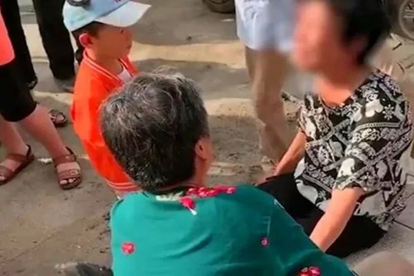 老人卖粮款被偷后绝望大哭,小偷为何如此灭绝人性?