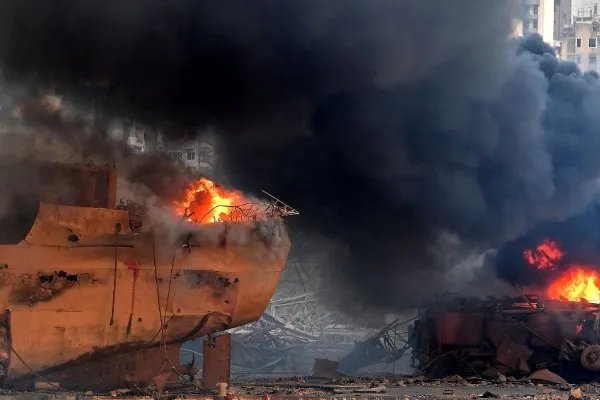 贝鲁特大爆炸留弹坑深达43米,为何群众爆发大规模游行?