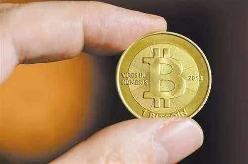 两份披萨毁掉一个亿万富翁是怎么回事？