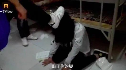 15岁女生疑宿舍内被打是怎么回事？