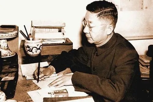 故居 打一个作家的名字