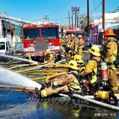 美国洛杉矶市中心突发爆炸起火,我却感到很高兴,这心理正常吗?