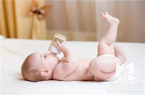 婴儿适合喝什么水