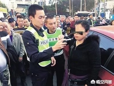 海口一女司机醉驾拒检,我是北大的不是吓大的,你怎么看?