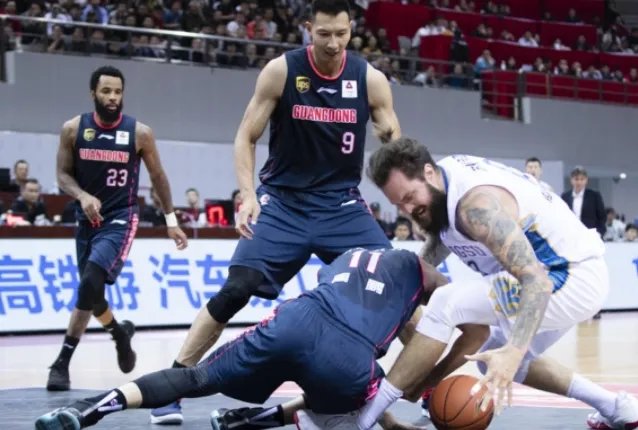 易立致歉易建联:阿联回应没事,只是失控动作
