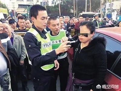 海口一女司机醉驾拒检,我是北大的不是吓大的,你怎么看?