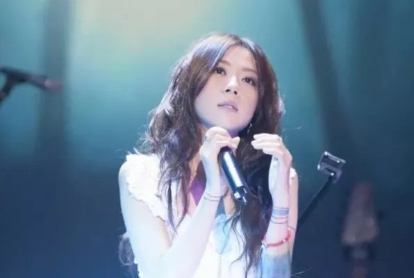 陈绮贞最好听的歌曲top10:《小尘埃》上榜,第一《喜欢你》主题曲