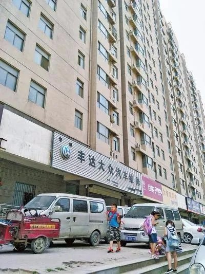 少年被高空坠物砸中眼睛状告整栋楼居民是怎么回事?