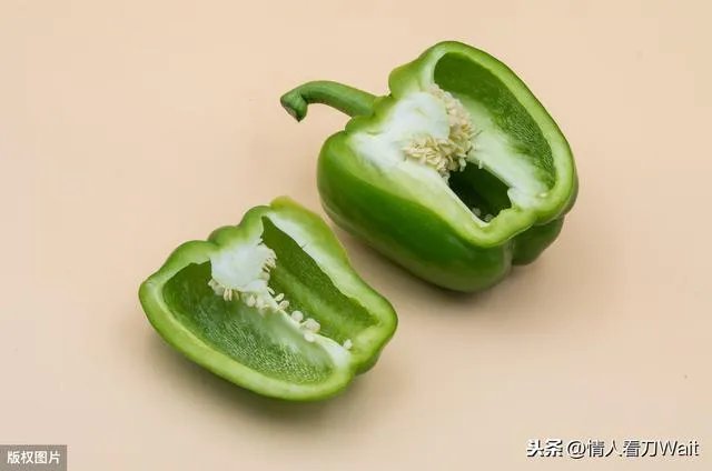 带上女朋友参加领导饭局,领导夹了青椒给女友。这有什么含义吗?