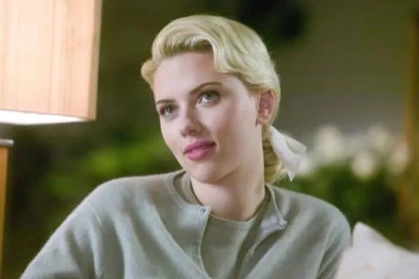 斯嘉丽约翰逊梯震门 曝出大量的私房大尺度自拍照
