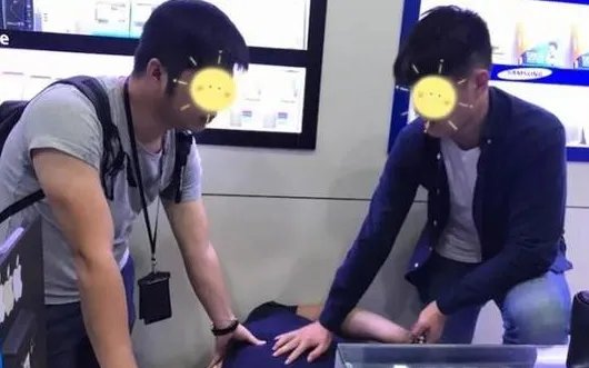 男子坐地铁为什么突然被铐?