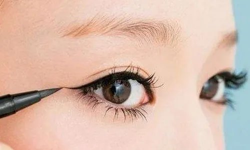 激光洗眼线安全吗
