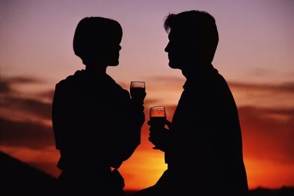 90后女生立遗嘱将房产留闺蜜,为何当代年轻人不注重“香火”了?
