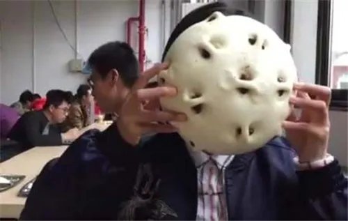 人大6元馒头走红 网友称:比脸大,一个够一个宿舍吃!