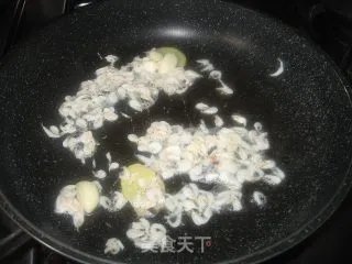 西葫芦虾皮炒蘑菇