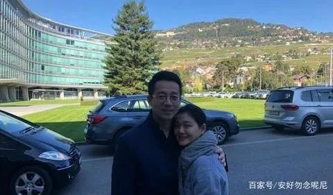 大S在飞机上不顾形象发脾气,汪小菲吓得拿掉耳机听训,他为什么怕老婆?