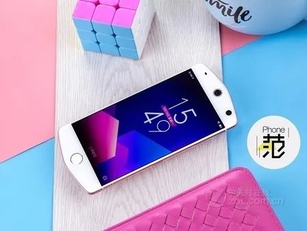 人工智能自拍 指纹识别美图M8售2688元