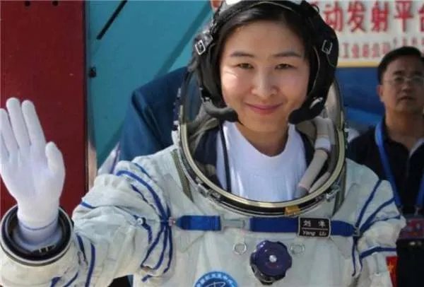 女航天员刘洋返回地球后,网传死亡是真是假?为何音讯全无?