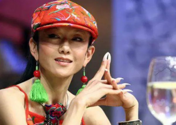 杨丽萍回复网友争议,如何看待她的回应?