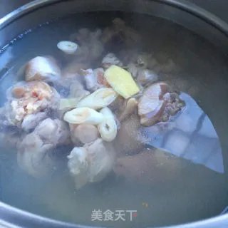 小香菇炖鸡汤