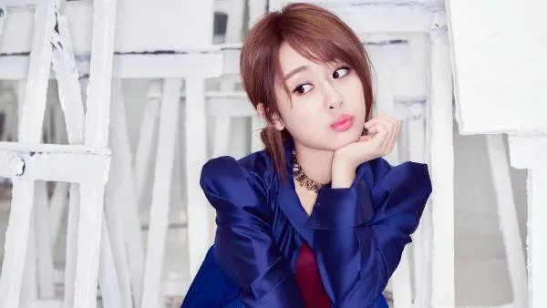 《亲爱的热爱的》片尾曲是杨紫演唱的吗?