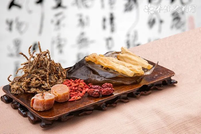 每天喝水少对皮肤的危害