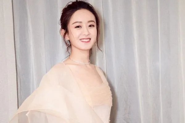 马思纯的微笑,周冬雨的凝视,还有哪些明星也长着“动物脸”?