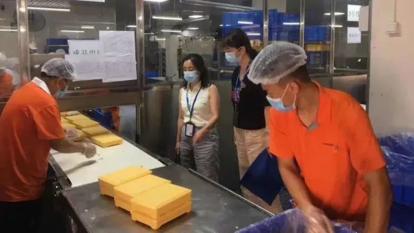 广州小学午餐惊现“早产面包”,有关部门展开了怎样的调查?
