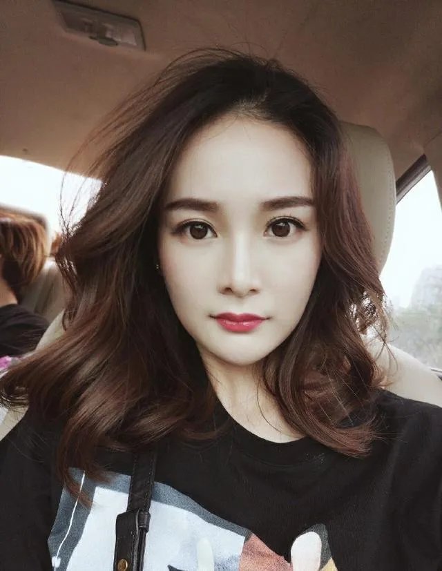 杨幂和卓亨瑜谁长得比较好看？