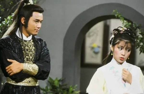同样演“杨康”，把苗侨伟、袁弘放在一起看，差距就出来了，谁更符合人物？
