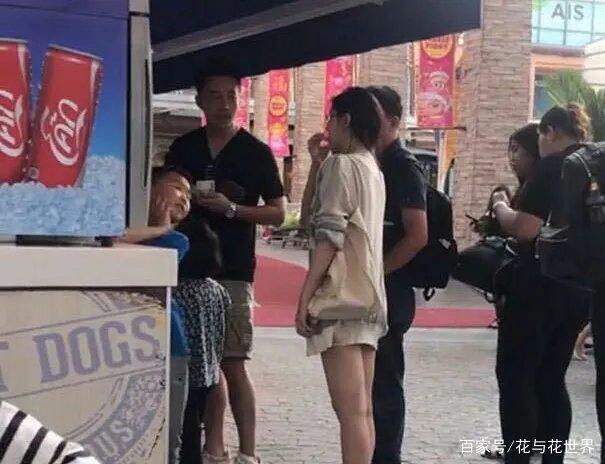 大S在飞机上不顾形象发脾气,汪小菲吓得拿掉耳机听训,他为什么怕老婆?