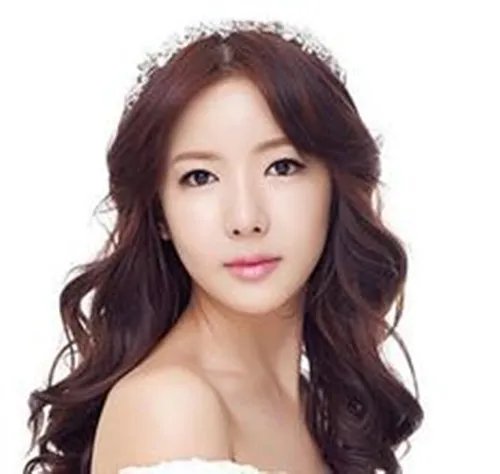 韩式婚纱照新娘发型装扮 如何打造迷人的新娘发型