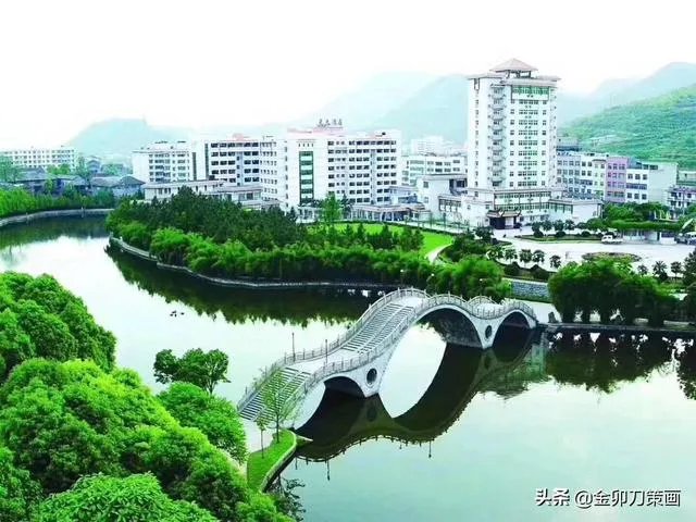 衡阳师范学院和吉首大学哪个好？
