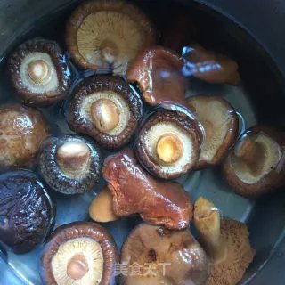 小香菇炖鸡汤