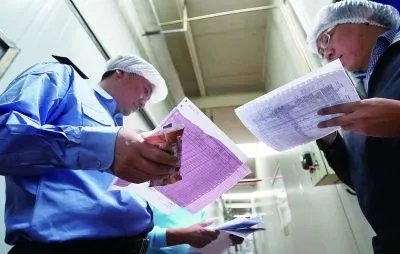 广州小学午餐惊现“早产面包”,有关部门展开了怎样的调查?