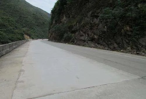水泥路面破损如何修复