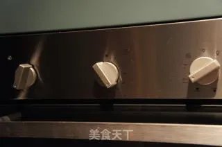 【我的烘培时间】新年快乐,龙年快乐,2012幸福快乐---新年蛋糕