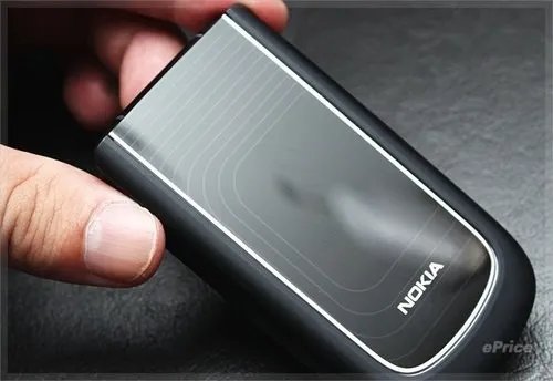 三色美型翻盖手机 诺基亚3710 fold评测