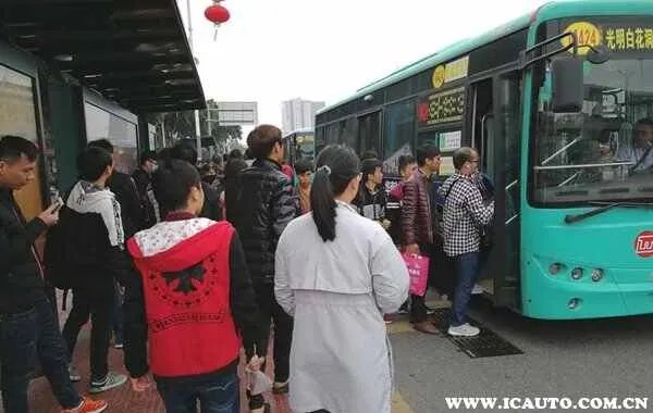 公交车为什么可以超载？公交车允许超载多少人