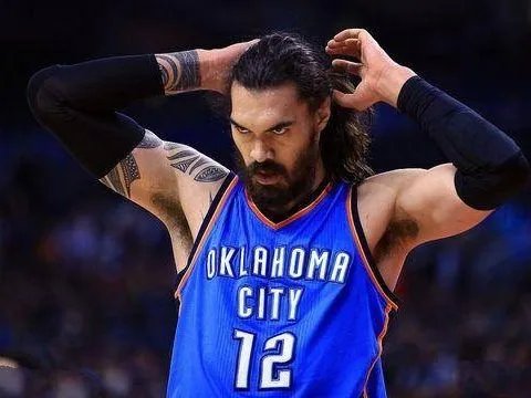 NBA球员史蒂文·亚当斯在球队中是什么位置？