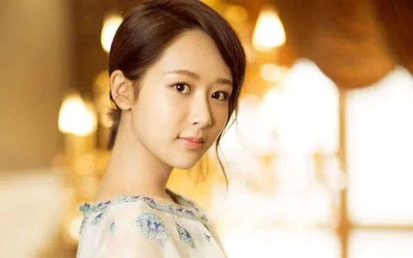 《亲爱的热爱的》片尾曲是杨紫演唱的吗?