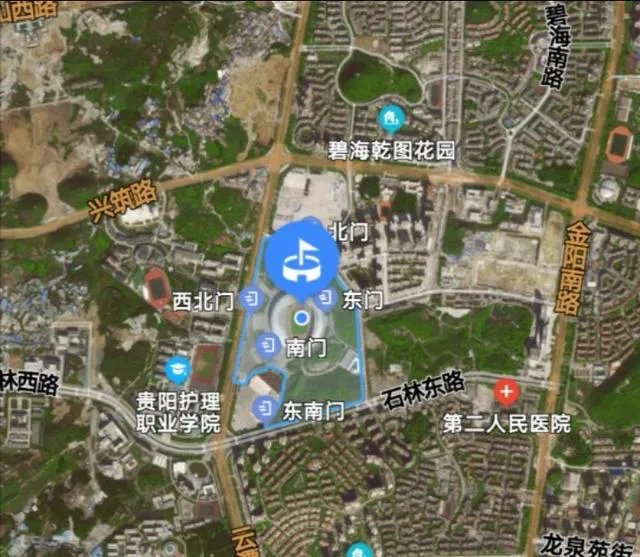 贵阳奥体中心可以容纳多少人?