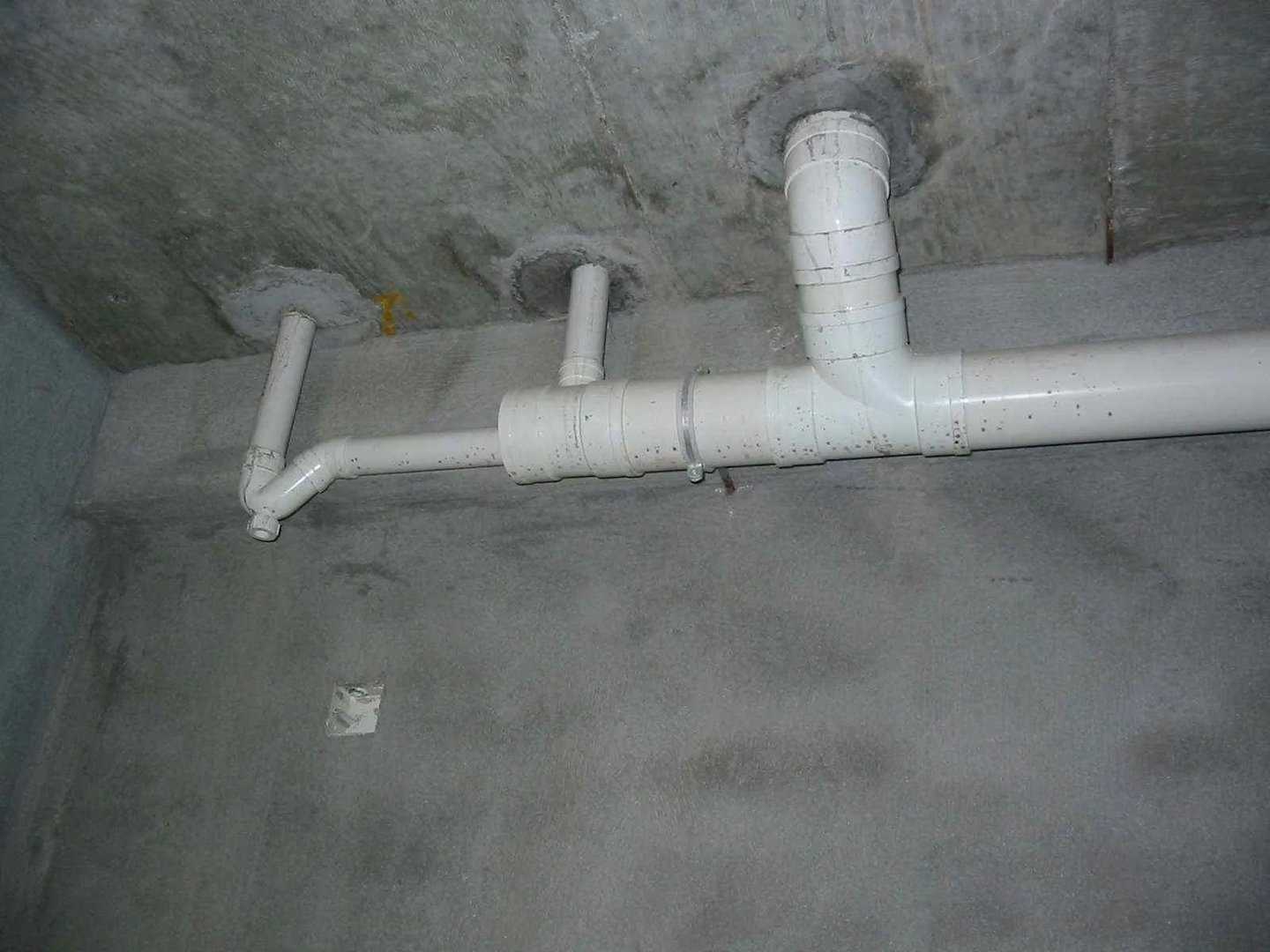 卫生间楼上漏水怎么办