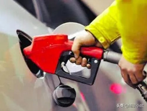 大家正常上下班,一个月汽油费多少钱?坐标南京?