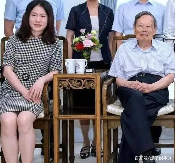 嫁给82岁杨振宁,一同走过16年时光,翁帆图个什么?