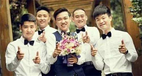 伴郎发言稿 婚礼当天伴郎说什么话好