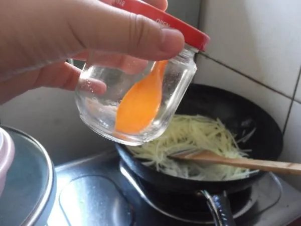 做法，酸溜土豆丝怎么做好吃，酸溜土豆丝的家常做法