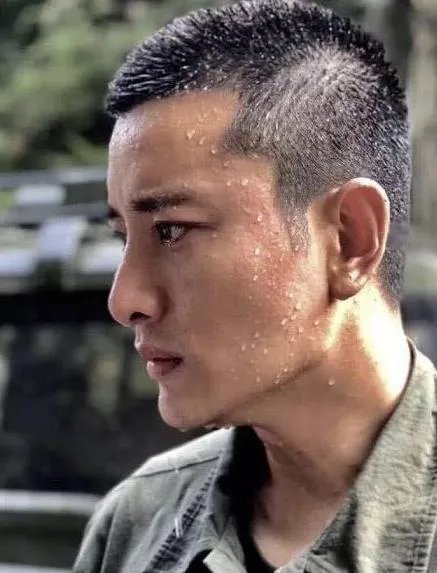 贾乃亮综艺复出后爱火再燃,疑似走出情伤?