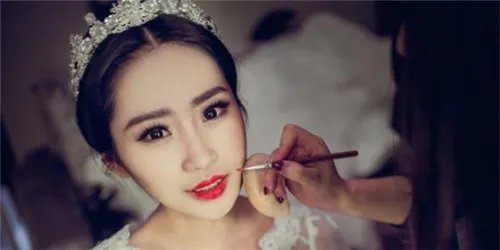 婚礼跟妆师一天多少钱 结婚跟妆钱该谁出